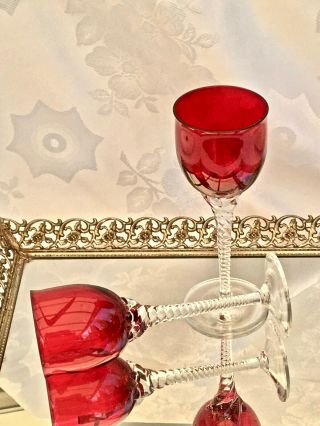 MAGNIFICENT VINTAGE HAND CRAFTED RUBY RED WINE GLASSES TWISTED CLEAR STEM 4
