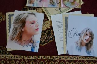 TAYLOR SWIFT AUTOGRAPHED PHOTOs & CD 