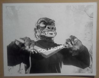 8x10 Photo Sci - Fi Tv The Outer Limits Pointed Tooth Monster With Boomerang