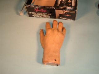 The Addams Family Finger Tapping Thing HAND & BOX REALISTIC (1991) 6
