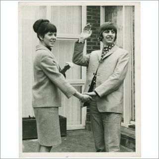 Ringo Starr & Maureen Cox 1965 Honeymoon Interview Vintage Photograph (uk)