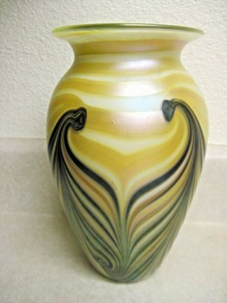 Gorgeous Robert Eickholt 10 " Pulled Feather Iridescent Art Glass Vase 2005