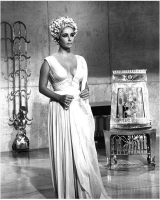 Elizabeth Taylor Rare On Set Cleopatra Stunning Dress 9x11 Photo