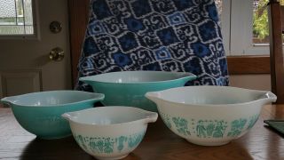 Pyrex 4 - Pc.  Turquoise Amish Butterprint Cinderella Nesting Mixing Bowls