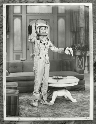 Cbs Tv Press Photo I Love Lucy In A Spacesuit 