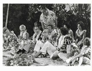 The Brady Bunch Tv Photo Robert Reed,  Florence Henderson Hawaii Episode