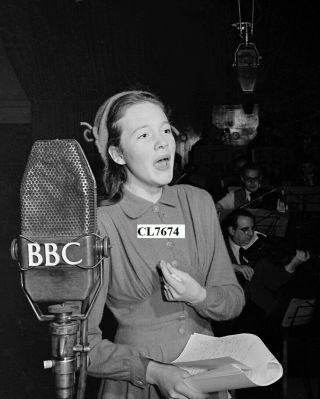 Julie Andrews Singing With Live Orchestra At The Bbc Photo