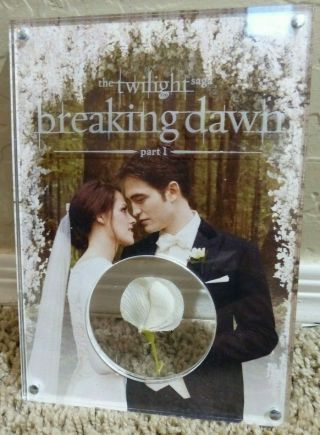 The Twilight Saga Breaking Dawn Part 1 Collectible Limited Edition Prop Flowers