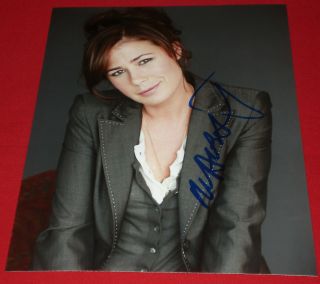 Maura Tierney Signed Sweet Smiling Beauty 8x10 Photo Autograph Er The Affair