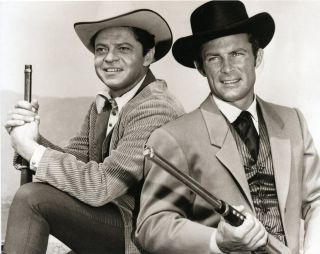 The Wild Wild West Tv Show Robert Conrad & Ross Martin Cowboy Hats Guns Rifle