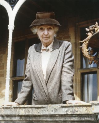 Miss Marple: The Body In The Library Joan Hickson On Balcony 8x10 Photo
