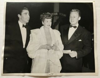 Vintage 1946 Lucille Ball Peter Lawford Van Johnson Candid Movie Press Photo