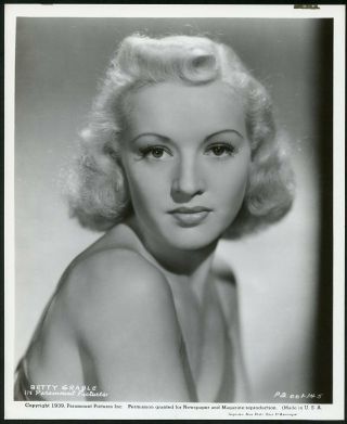 Betty Grable 23 Years Old Vintage 1939 Paramount Portrait Photo