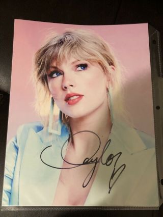 Taylor Swift Autographed Photo W/coa - A8
