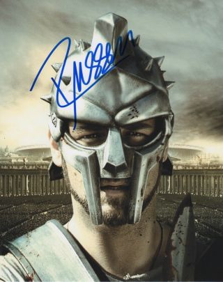 Russell Crowe Gladiator Signed Autographed 8x10 Photo R225