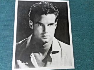 STEVE REEVES AUTOGRAPHED 5 x 3 INDEX CARD WITH PHOTO. 2