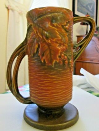 A Vintage " Roseville U.  S.  A.  " 32 - 7 Pottery " Bushberry " Vase