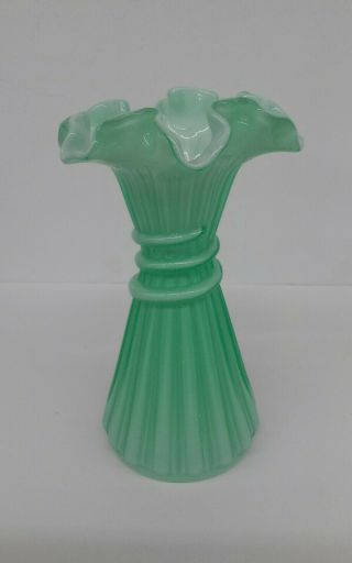 Fenton Apple Green Wheat Vase