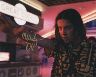 Millie Bobby Brown Stranger Things Signed Autographed 8x10 Photo M317