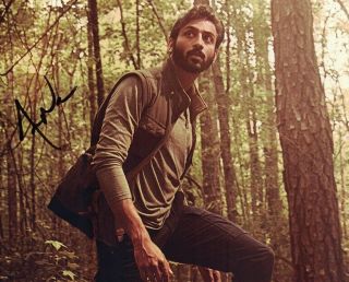 Avi Nash The Walking Dead Autographed 8x10 Photo With By Cha
