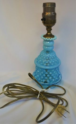 Wonderful Vintage Small Fenton Blue Opalescent Hobnail Bedroom Vanity Table Lamp 4