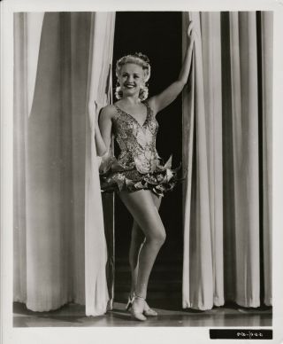 Betty Grable Shows Off Her Legs Orig 1940 Cheesecake Portrait.  Tin Pan Alley