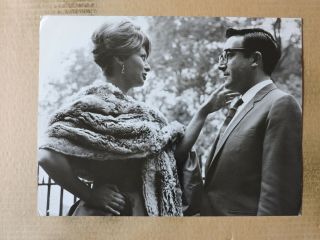 Peter Sellers With Sophia Loren Dw Candid Photo 1960 The Millionairess