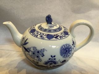 Hutschenreuther Blue Onion 5 - 1/2” Tall Teapot Tea Pot With Lid,  Rose Finial