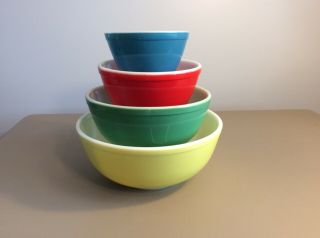Set Of 4 Vintage Pyrex Mixing Bowls Primary Colors Nesting Red Yellow Blue Green