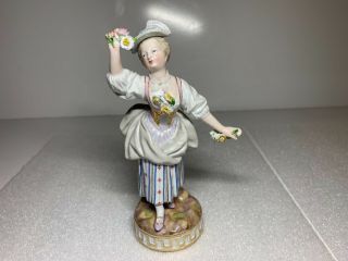 Meissen Standing Woman With Garland String Of Flowers Figurine F67
