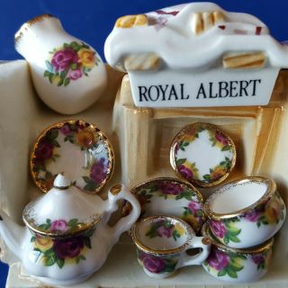 Royal Albert England OLD COUNTRY ROSES Street Vendor ' s China Cart - Shaped Teapot 4