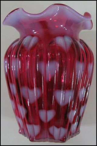 Vintage Fenton Heart Optic Cranberry Opalescent Ribbed Glass Vase 5.  25 Inch