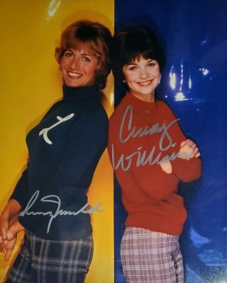 Penny Marshall & Cindy Williams Signed 8x10 Photo W/ Holo Laverne & Shirley