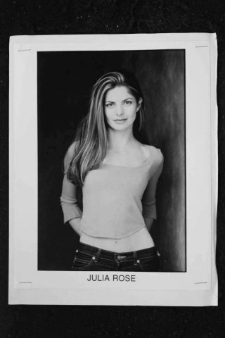 Julia Rose - 8x10 Headshot Photo W/ Resume - Hang Time