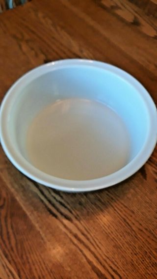 Pyrex Big Bertha Casserole Dish.  Large 4 qt.  round casserole dish and lid in the 5