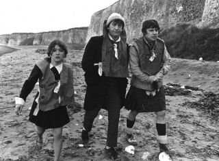 Deborah Watling,  Patrick Troughton & Frazer Hines Photo - H7220 - Doctor Who