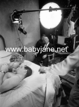 098 Psycho Janet Leigh John Gavin Alfred Hitchcock Behind The Scenes Photo