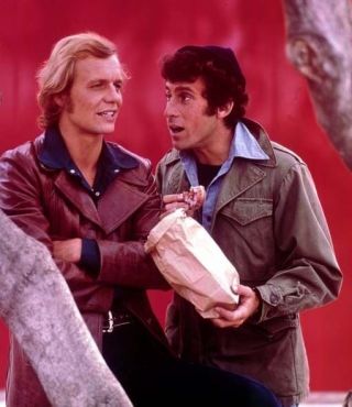 Paul Michael Glaser And David Soul Unsigned Photo - H6101 - Starsky And Hutch