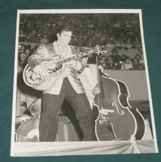 Elvis Presley 8 X 10 B/w Press Publicity Photo April 1st 1957 Buffalo Ny