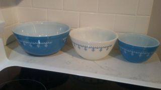 Set Of 3 Vintage Pyrex Blue And White Snowflake Mixing Bowls