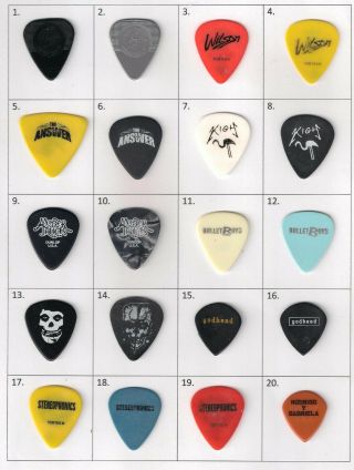 (number 18 Of 20 Only) Rare And Collectable Stereophonics Guitar Pick / Plectrum
