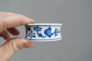 20th Century Meissen Hand Painted Blue Onion Porcelain Napkin Rings 3