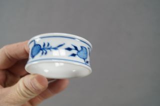 20th Century Meissen Hand Painted Blue Onion Porcelain Napkin Rings 4