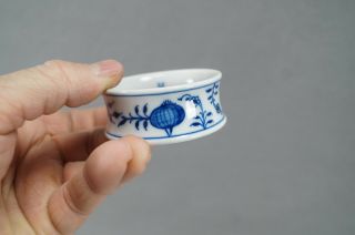 20th Century Meissen Hand Painted Blue Onion Porcelain Napkin Rings 5