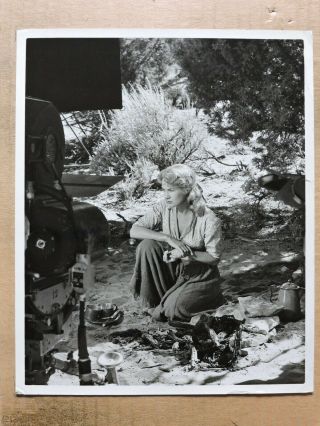 Virginia Mayo By The Camera Orig Candid Western Production Photo 1958 Fort Dobbs
