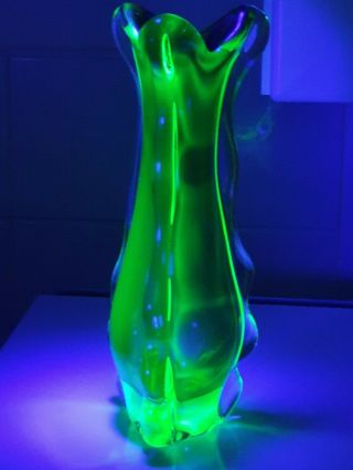 Stunning And Rare Murano uranium Glass Vase From The 60s 2