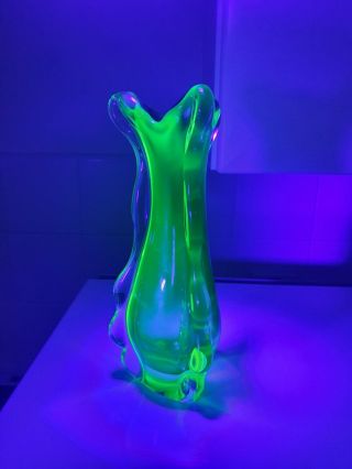 Stunning And Rare Murano uranium Glass Vase From The 60s 6