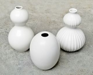Set Of 3 Jonathan Adler Modernist Small White Bud Vases