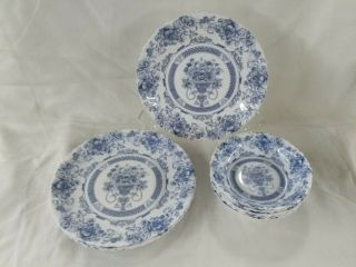 Vtg Arcopal France Honorine Blue White Floral Scalloped Dinner Plates & Bowls
