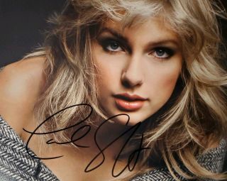 Taylor Swift Hand Signed 8x10 Photo W/ Hologram